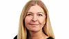 En liste på 15 innovasjonsdilemmaer er sammenstilt av Center for offentlig-privat innovation (CO-PI) i Danmark. Dette er dilemmaer som er kommet på bordet i en omfattende kartlegging i regi av CO-PI. Temaet for kartleggingen har vært arbeidet med innovative anskaffelser, og mer enn 50 utvalgte nøkkelpersoner over hele landet er intervjuet. BRØDTEKST En rekke dilemmaer som gjentar seg på tvers av sektorer og organisasjoner, har dukket opp: 1. Vi vil gjerne lykkes med nye løsninger på utfordrende problemer, men organisasjonene er innrettet på drift. 2. Vi antar at innovasjonsprosjekter skaper verdi, men vi er uklare om hvilken verdi for hvem. 3. Vi ser etter de billige, raske, sikre løsningene, men vi ønsker å løse de utfordrende problemene. 4. Vi kan ikke løse utfordringene med dagens løsninger, men vi vil helst iverksette løsninger med bevist verdi. 5. Vi ønsker gevinster av innovative offentlige anskaffelser, men vi måler ikke resultatene. 6. Innovasjon krever tverrgående involvering og koordinering, men de offentlige organisasjonene er organisert desentralisert/er løst forbundet og autonome. 7. Å gjennomføre innovative offentlige anskaffelser krever kunnskap, nettverk og kapasitet, som utvikles over tid, men vi ønsker å lykkes helt fra starten. 8. Vi har mange ledere og lederlag, men vi krever ledelse av innovasjon. 9. Det er et allment anerkjent behov for innovasjon, men for den enkelte organisasjon og aktør er det fravær av insentiver til å være innovative og ta på seg rollen som 'first mover'. 10. Det er behov for risikoavlastning ved individuelle innovative offentlige anskaffelser, men politikerne er ikke tilstrekkelig involvert i den konkrete innsatsen. 11. Vi ønsker å bruke ikke-anbudsbaserte OPIer (Offentlig-Privat Innovationssamarbejde) i kjøpsprosessen, men prosessen fører sjelden til kjøp. 12. Vi organiserer bare ad hoc utviklingsprosesser og prioriterer hurtigstart, for eksempel de anbudsfrie OPIene, men vi ønsker langsiktige løsninger. 13. De gode løsningene tar tid og koster penger å modnes og anskaffe, men det skjer en stadig gjentagende, kontinuerlig utvikling i behov, og kjøpet fryser behovet i større eller mindre grad. 14. Vi ønsker fleksibilitet i samarbeidet (og kontraktene som er inngått), men kontrakter er ofte standardiserte og uten rom for innovasjon. 15. Det er behov for dialog med markedet om nye løsninger, men leverandørene av de nye løsningene kan risikere å bli diskvalifisert i en anbudsprosess dersom dialogen tilnærmes feil.
