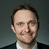 Anbud365: I to nye innlegg på Anbud365 har prising av kvalitet igjen blitt løftet som et tema. Begge innleggene peker på utfordringer ved slike evalueringsmetoder. Et av innleggene peker på relative poengberegningsmetoder som en enklere fremgangsmåte for oppdragsgiverne.