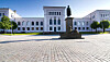 Fra 1. juli 2026 blir anskaffelsesstrategi et lovkrav for offentlige oppdragsgivere. Universitetet i Bergen har allerede mer enn 25 års erfaring med strategisk anskaffelsesarbeid (foto: Universitetet i Bergen).