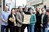 Representanter fra Bærum kommunes anskaffelsesenhet og Miljøstiftelsen Svanemerket etter utdelingen av prisen «Norges beste innkjøper 2025». Fra venstre: Børge Fjelldal, Tone Vingen, Ole Ursin-Smith og Kristine Birkeland (alle Bærum kommune), samt Jorunn Amundgård, Marius Sandvoll Weschke, Sophie Wiik og Tormod Lien (alle Miljøstiftelsen Svanemerket). Foto: Miljøstiftelsen Svanemerket.